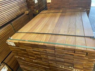 Ca. 99x Guyana Ipé Planken Geschaafd, 25x90mm, lengte 490cm